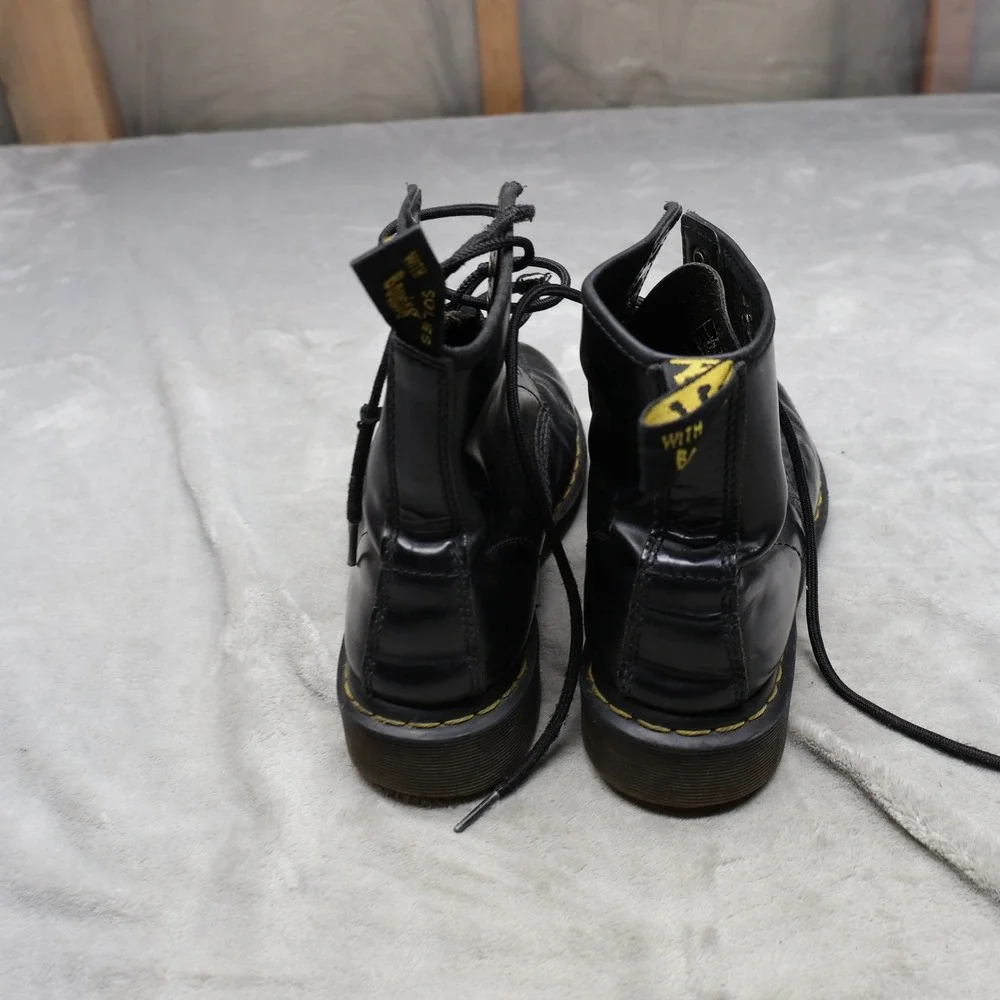Dr Martens Unisex M8 L9 Boots Black Smooth Leather Lace Up‎ Classic Everyday